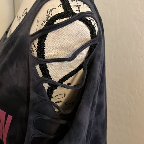 Torrid SoundGarden Gray Distressed Tie Dye Cutout Graphic Shirt Boho Alternative - Picture 7 of 15